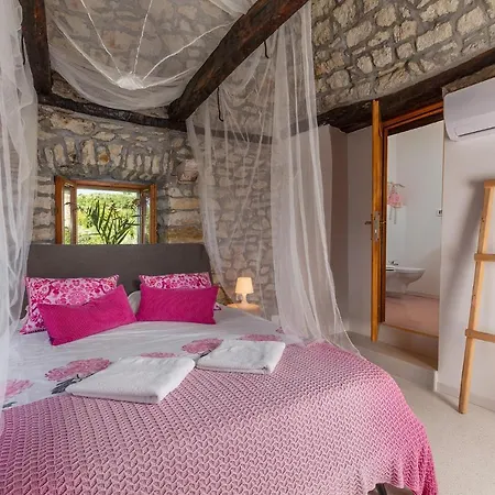 Sussini Villa *